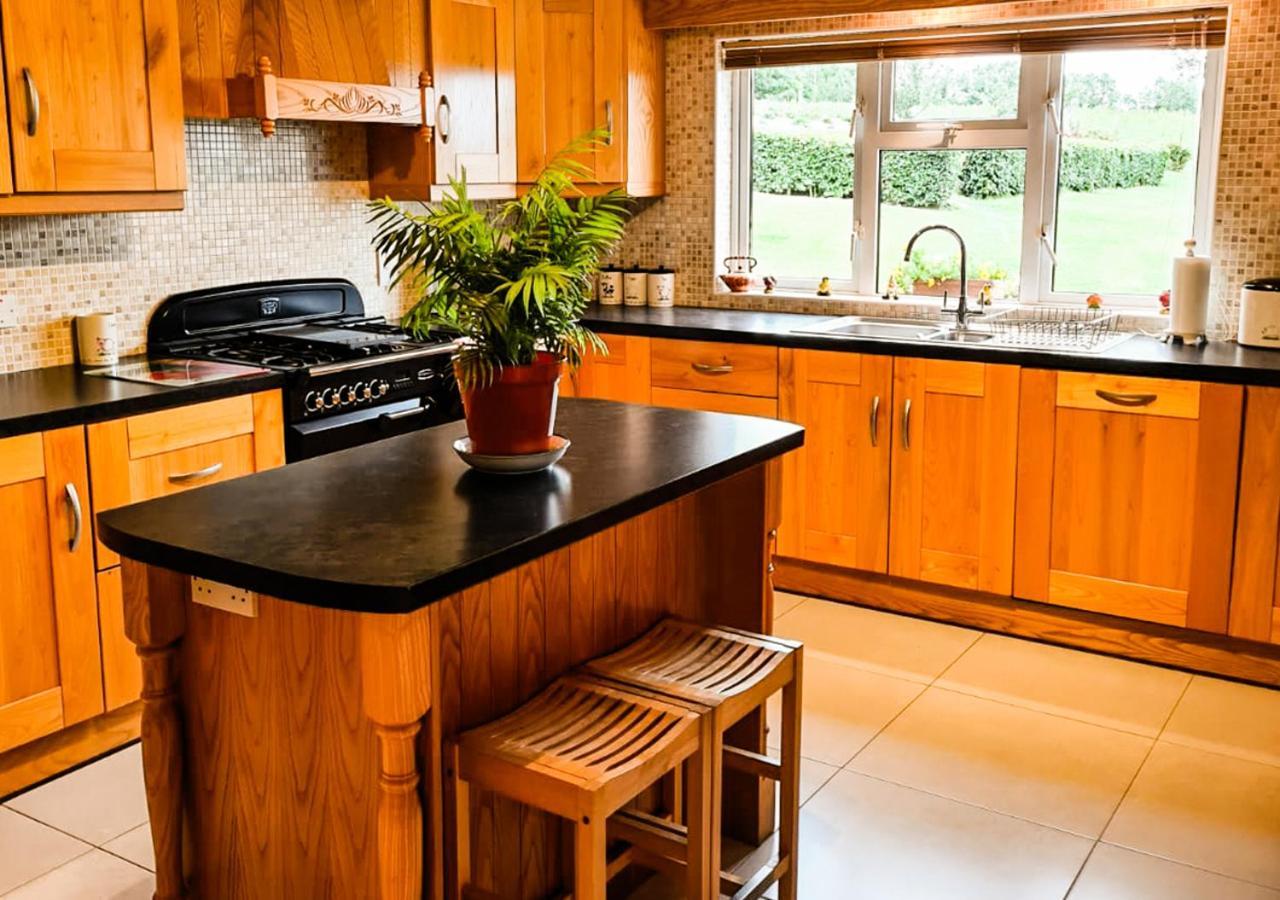 Moat Holiday Rental Lisnaskea Buitenkant foto